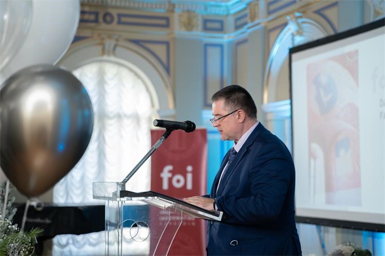 Državni tajnik Bernard Gršić povodom obilježavanja dana Fakulteta organizacije i informatike (FOI) stavio naglasak na važnost suradnje između javne uprave i obrazovnih institucija